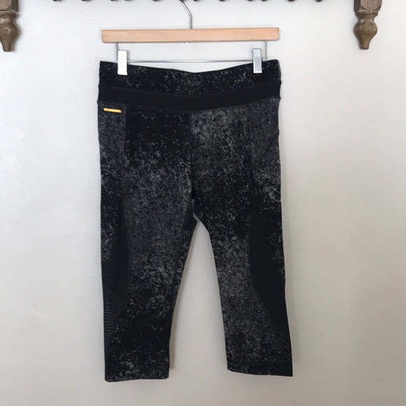 Lole Pants - Like New Lole Workout Capri.‎ Medium